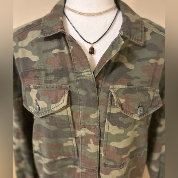 American Eagle AE Utility Army Camo Button Up Cargo Broken HEART Jacket - Picture 6 of 15
